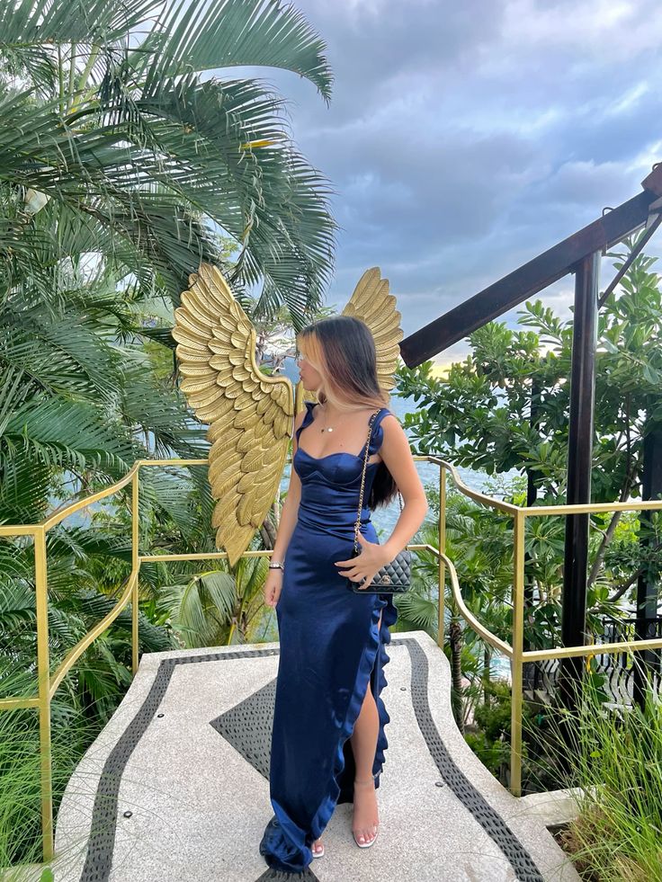 Einzigartiges, figurbetontes, marineblaues Satin-Abendkleid mit Falten und Herzausschnitt – Inspiration für formelle Anlässe AB748