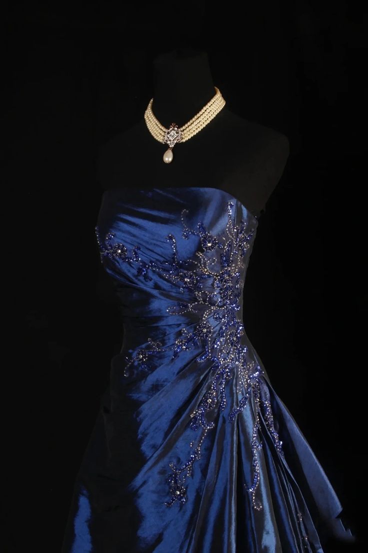 Atemberaubendes marineblaues, trägerloses, perlenbesetztes langes Ballkleid, formelles Abendkleid AB318