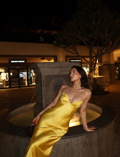 Robe de soirée longue sirène en satin jaune à fines bretelles et dos nu, idéale pour les vacances, les mariages et les invités (N260)