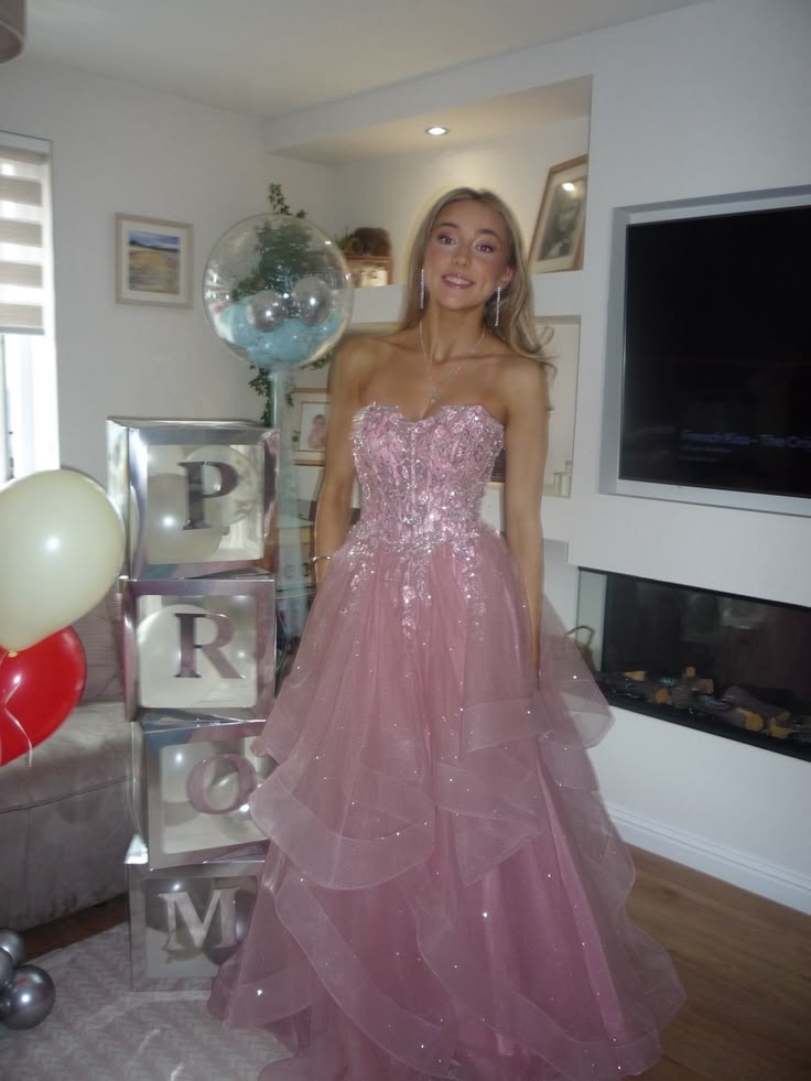 Pretty Ball Gown Sweetheart Pink Tulle Long Prom Dresses With Appliques RC1357