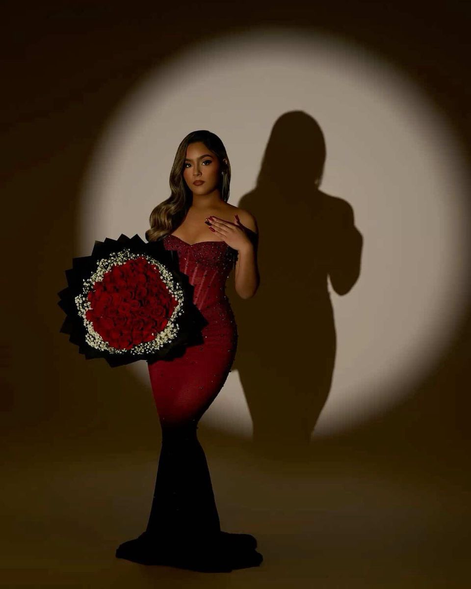 Elegantes, trägerloses Meerjungfrauen-Abendkleid in Weinrot mit Pailletten und Perlen, perfekt für festliche Anlässe und den 17. Geburtstag (AB804)