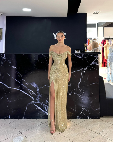 Robe de bal de fin d'année modeste pour lycéennes, inspiration sirène, épaules dénudées, sequins dorés et fente, robe longue semi-formelle pour adolescentes AB2118