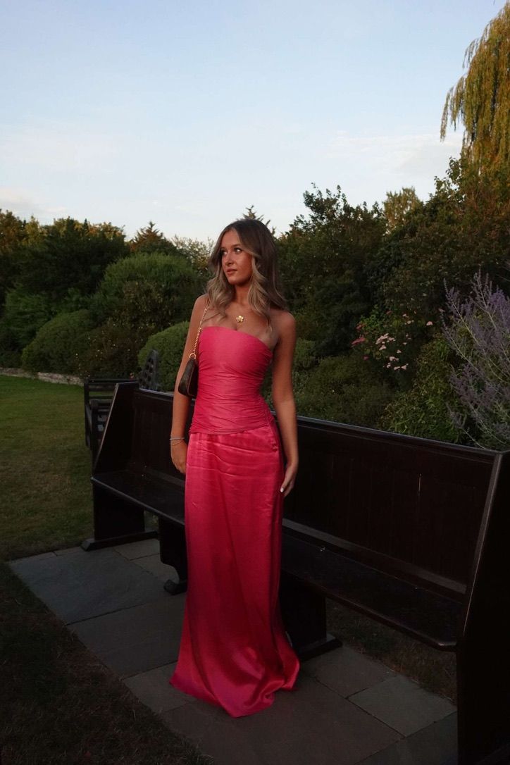 Robe de mariée longue sirène classique sans bretelles en satin rose fuchsia, inspiration N1666
