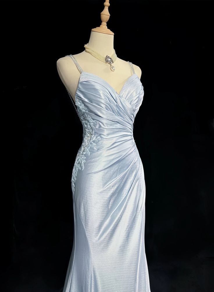 Robe de bal bleue élégante à fines bretelles spaghetti, décolleté cœur plissé, dos nu sexy, coupe sirène, robe de soirée de gala AB987