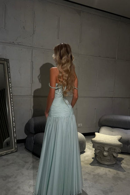 Robe de bal romantique sans manches en mousseline à épaules dénudées, ornée de perles et de plis, idéale pour la remise des diplômes (N898)