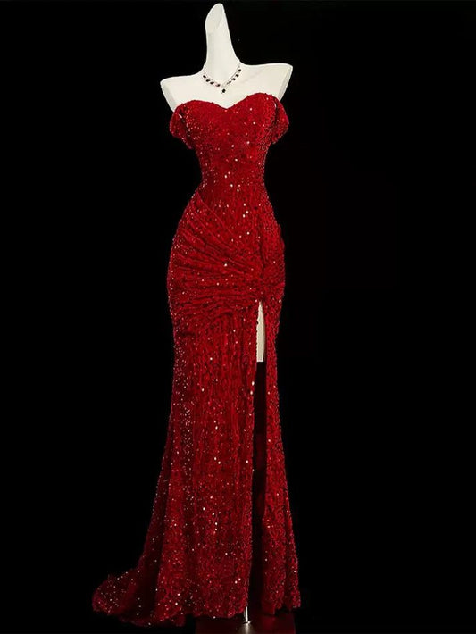 Elegantes, langes Pailletten-Abendkleid im Meerjungfrauenstil mit Herzausschnitt, rotem Schlitz und Pailletten, Modell N1507