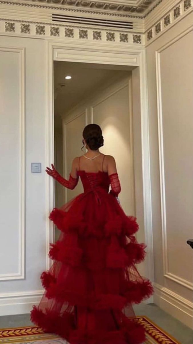 Rotes, gestuftes Maxi-Ballkleid aus Tüll mit Rüschen, Herzausschnitt, Spaghettiträgern und A-Linien-Schnitt im arabischen Stil AB1639