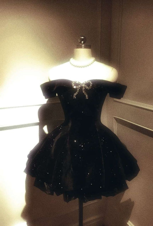 Unique Ball Gown Off The Shoulder Black Velvet Short Mini Hoco & Homecoming Dress Inspo Graduation Dresses RB6539