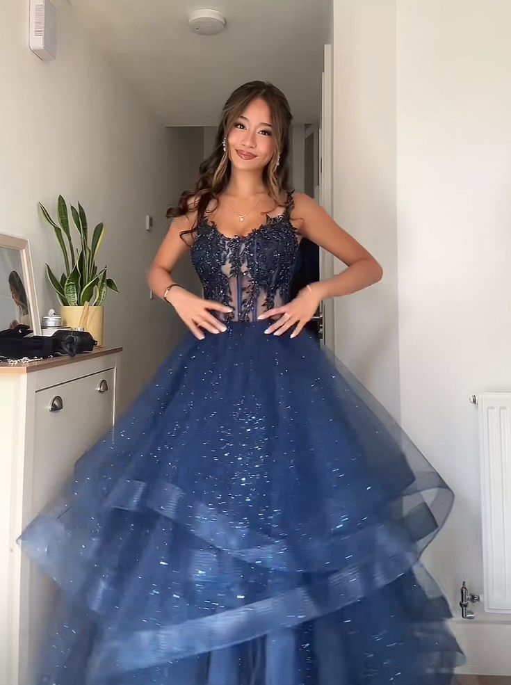 Elegantes Ballkleid mit Spaghettiträgern, marineblauem Tüll und Spitze, langes Abendkleid für Teenager AB1440