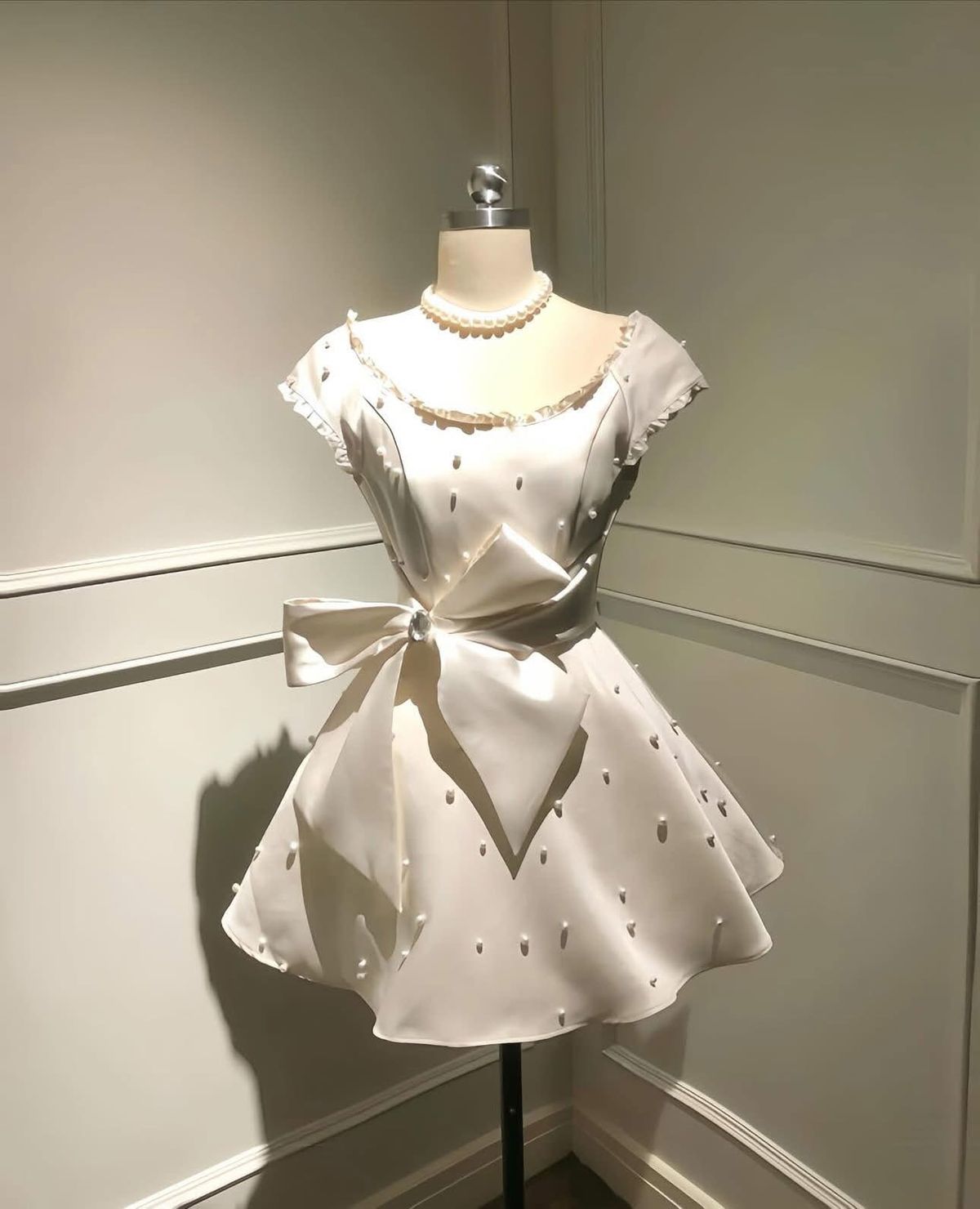 Sexy A line Scoop White Satin With Pearls Mini Hoco Outfits Homecoming Dress Short Party Dresses RB6540