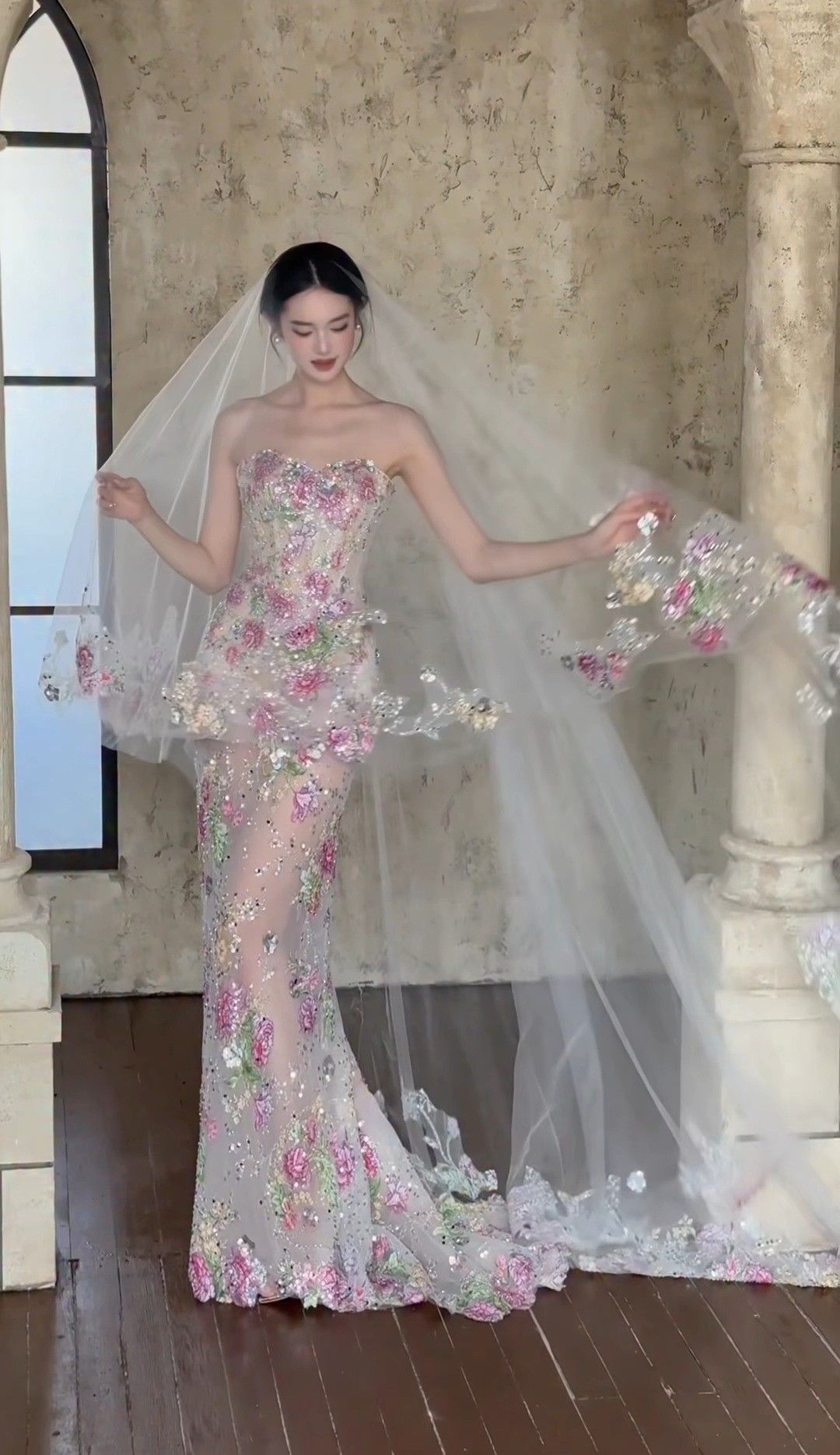 Robe de soirée sirène élégante en dentelle florale avec voile, décolleté cœur, inspiration robe de bal ou robe d'anniversaire pour un 22e anniversaire AB1446