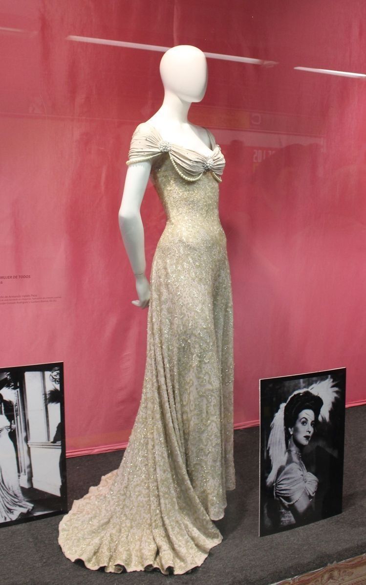 Robe de bal longue vintage en dentelle bleue, coupe trapèze, décolleté cœur, élégante, tenue de danse N533