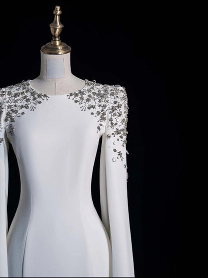 Robe de mariée blanche sirène intemporelle en satin, décolleté rond et manches longues, style bohème féérique, idéale pour l'été à la plage (N555)