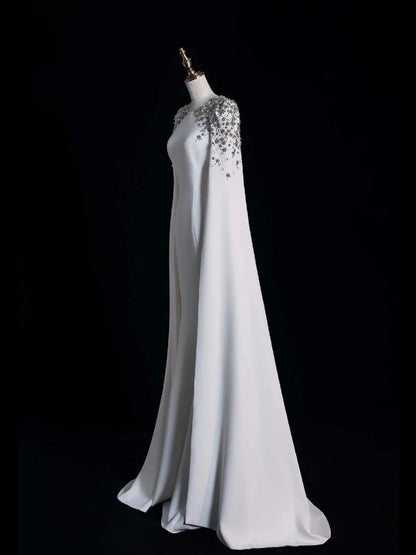 Robe de mariée blanche sirène intemporelle en satin, décolleté rond et manches longues, style bohème féérique, idéale pour l'été à la plage (N555)