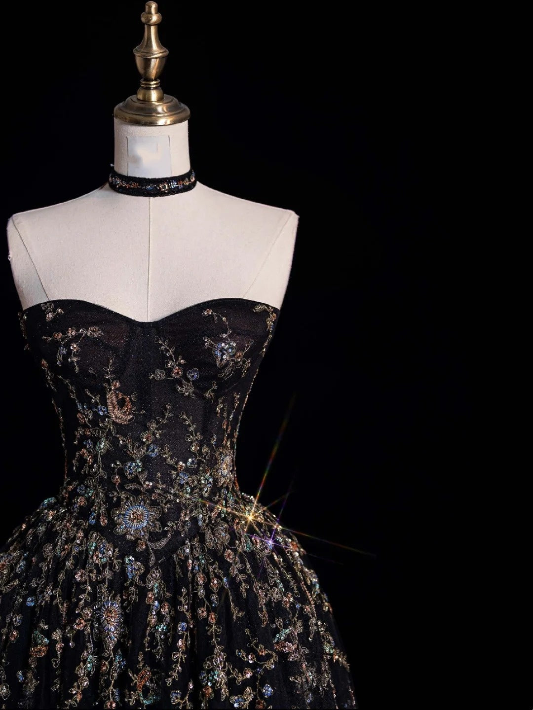 Robe de bal sobre en tulle noir et dentelle, décolleté cœur, longue, idéale pour les lycéennes et les demoiselles d'honneur (N1035)