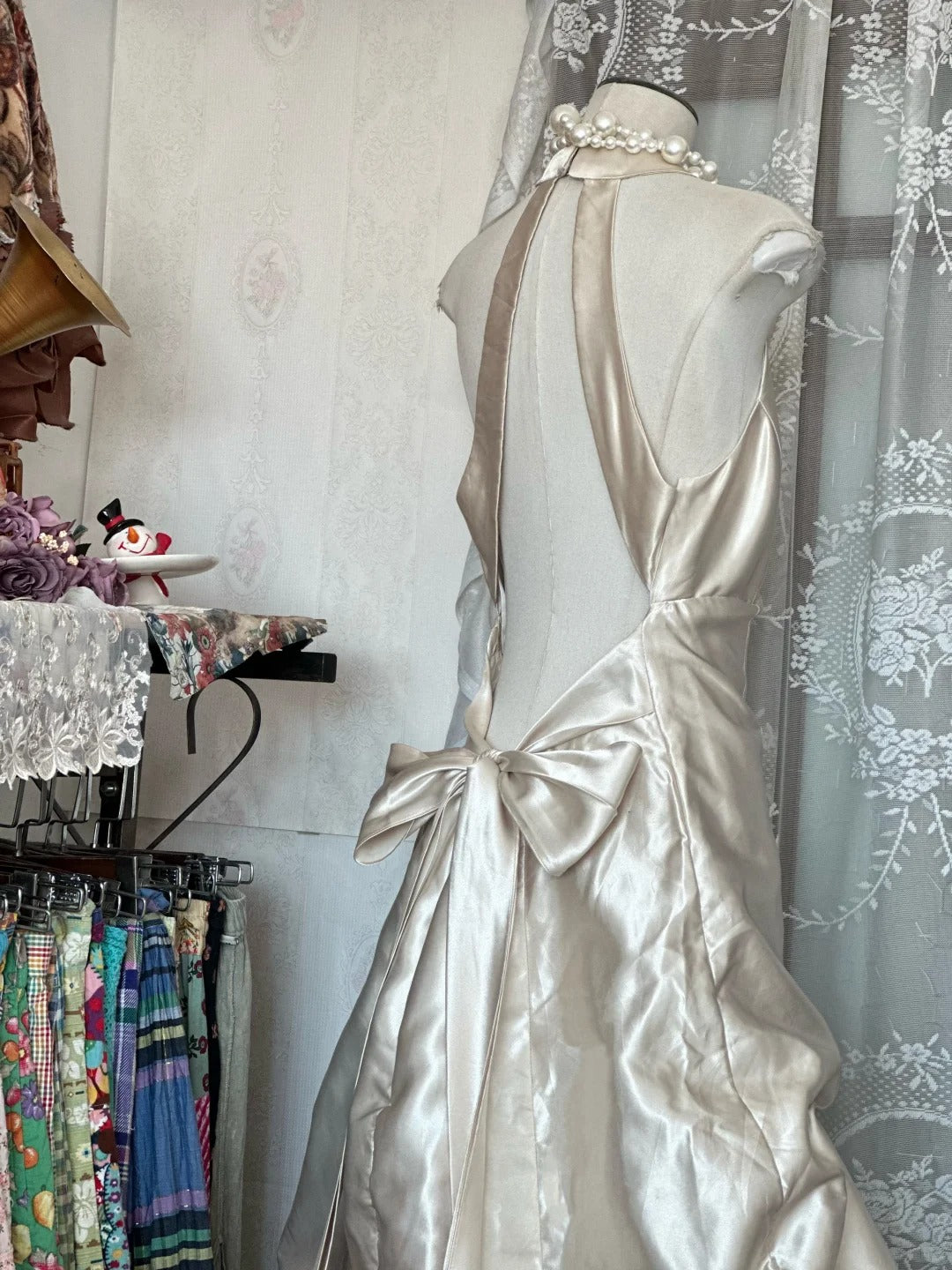 Elegantes, elfenbeinfarbenes Satin-Abendkleid mit Neckholder für Highschool-Mädchen, formelles Brautjungfernkleid N1050