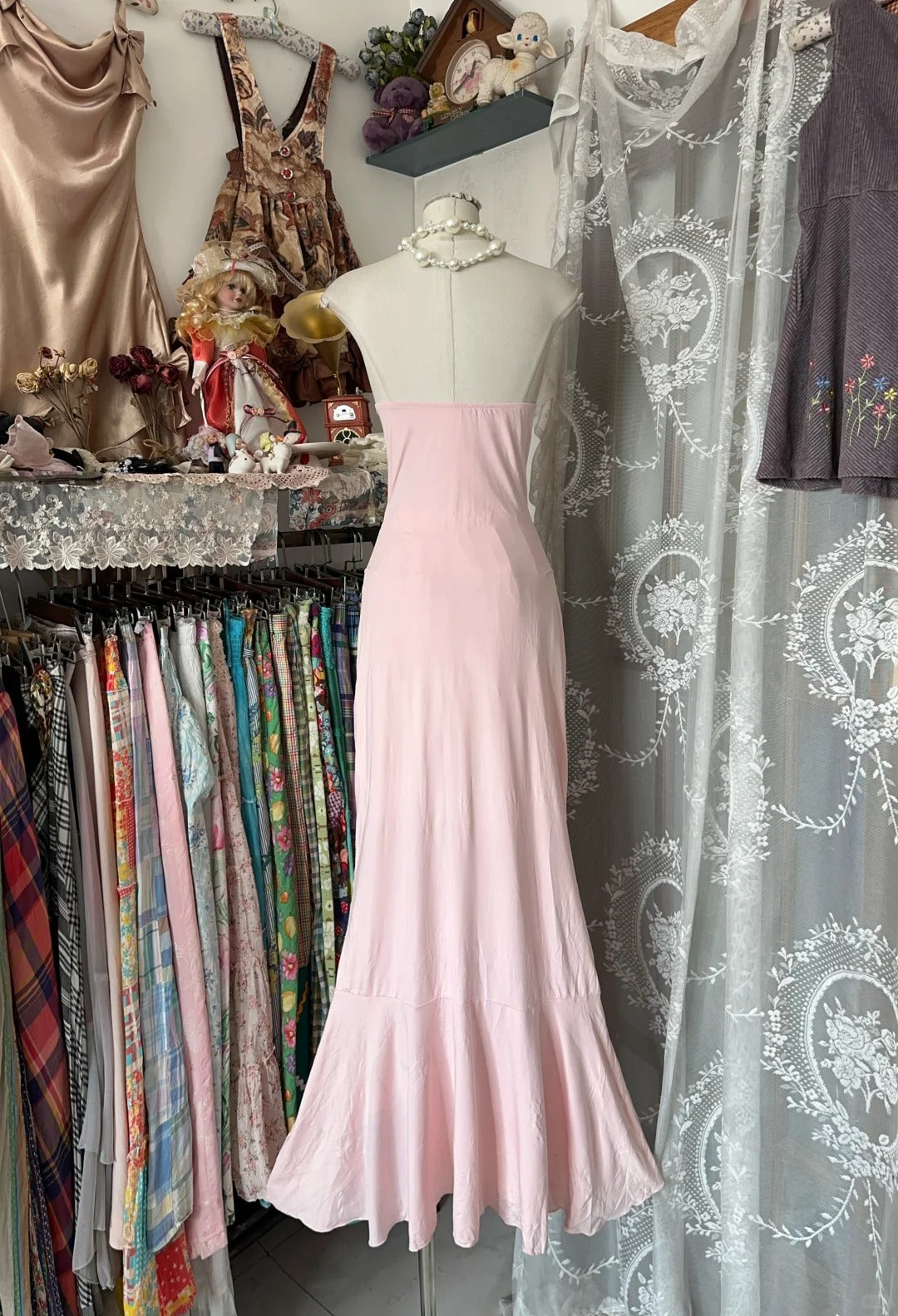 Einzigartiges, trägerloses, gestuftes, langes Meerjungfrauen-Abendkleid in Rosa, formelles Abendkleid N1059