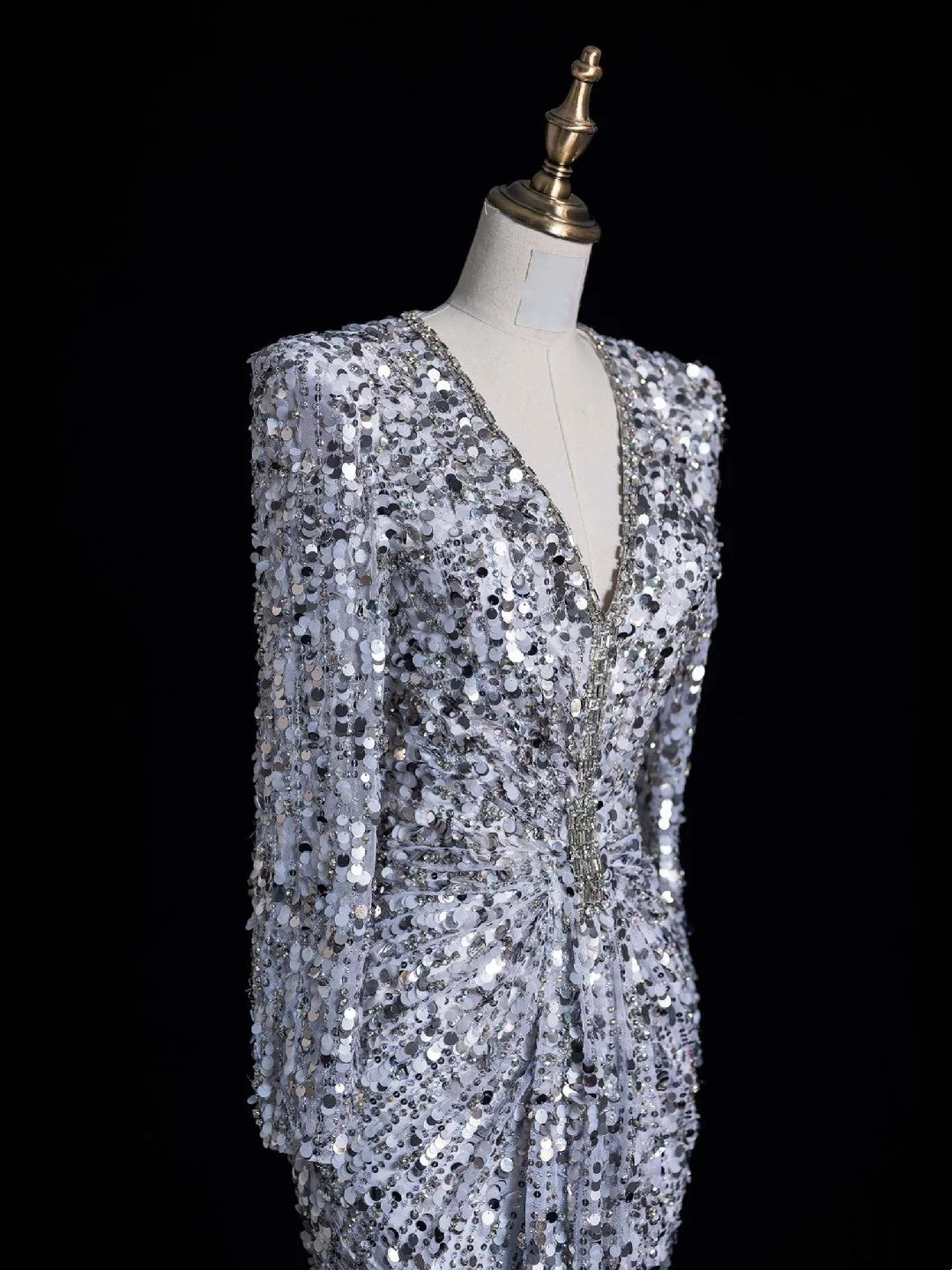Robe de bal longue sirène argentée à col en V et sequins froncés, élégante et raffinée, référence N1045