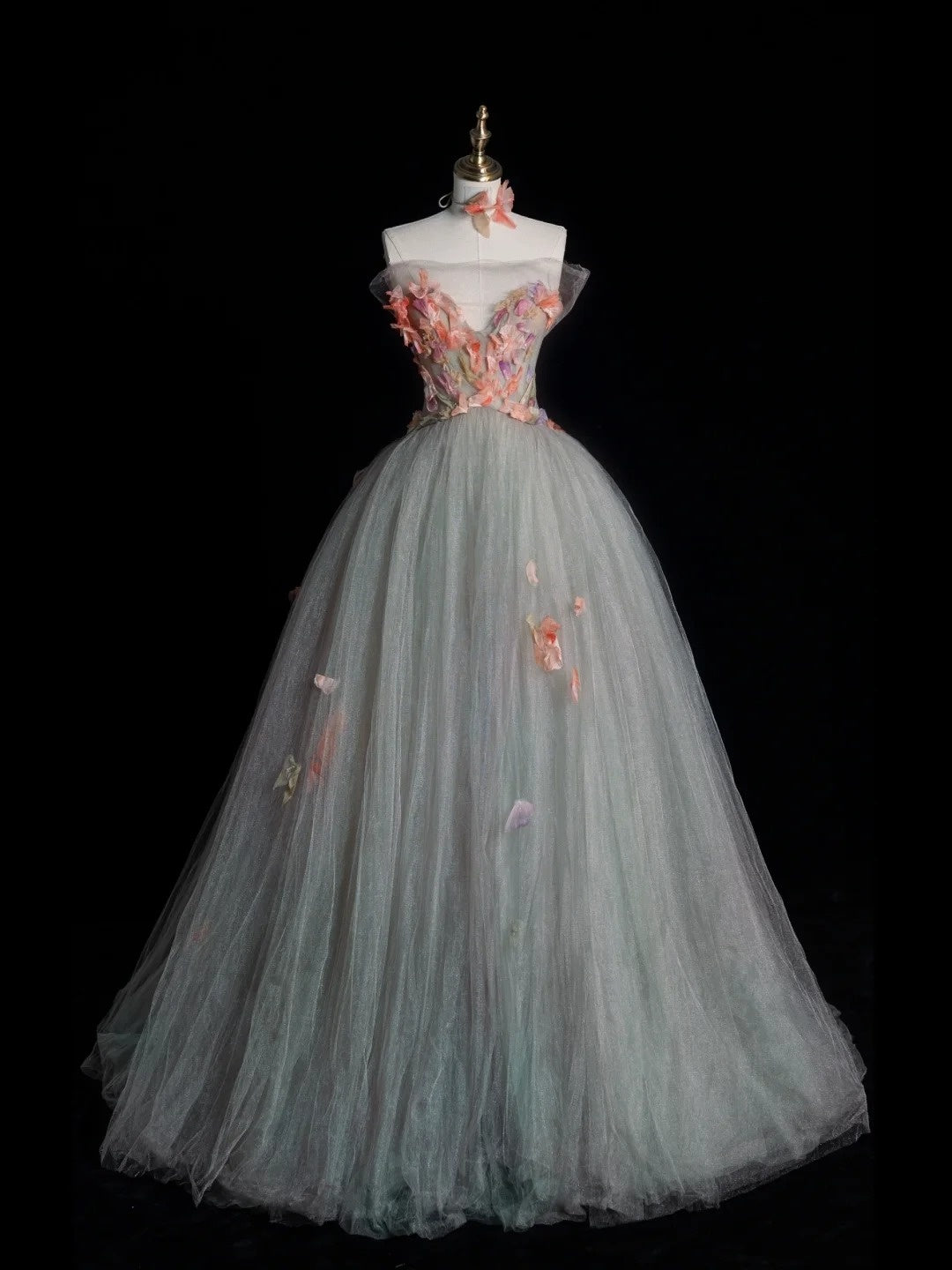 Robe de bal longue en tulle gris sans bretelles, style modeste, idéale pour les adolescentes et les jeunes filles. Robe de demoiselle d'honneur élégante N1068