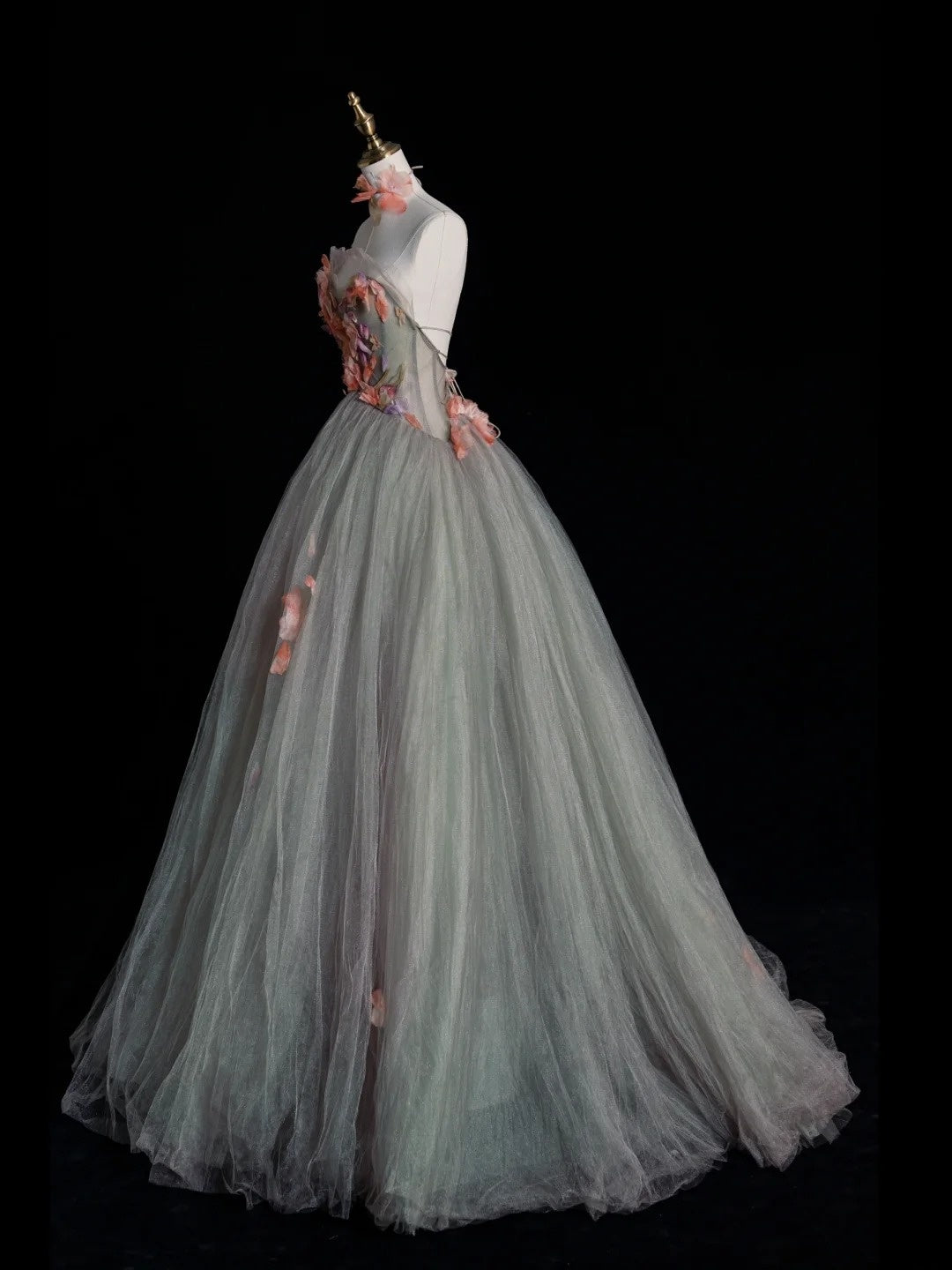 Robe de bal longue en tulle gris sans bretelles, style modeste, idéale pour les adolescentes et les jeunes filles. Robe de demoiselle d'honneur élégante N1068