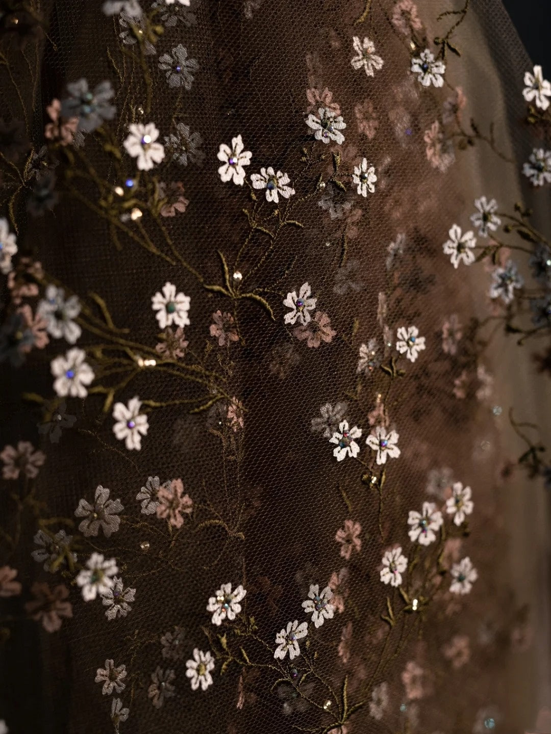 Robe de soirée élégante en tulle à col V et imprimé floral, idéale pour le bal de fin d'année ou les remises de diplômes (N1238)
