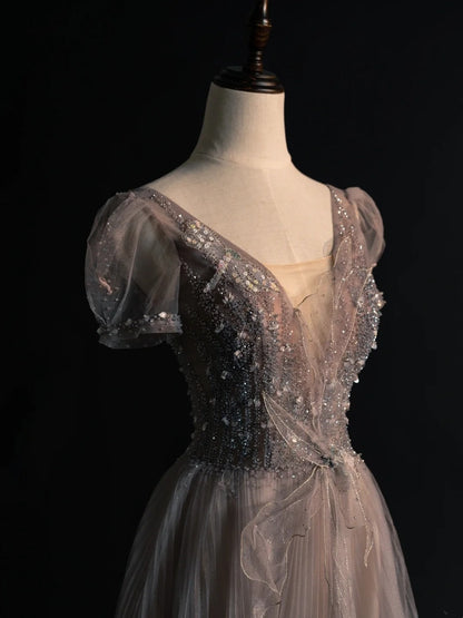 Robe de soirée grise en tulle, coupe trapèze, col en V, manches ornées de perles, idéale pour les bals de fin d'année ou les remises de diplômes (N1234)