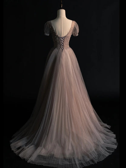 Robe de soirée grise en tulle, coupe trapèze, col en V, manches ornées de perles, idéale pour les bals de fin d'année ou les remises de diplômes (N1234)