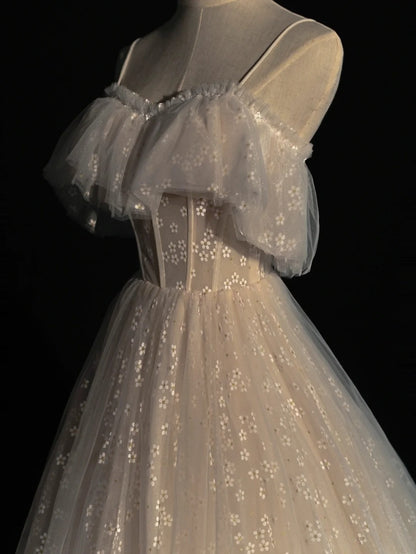 Robe de bal princesse à bretelles spaghetti, fleurs blanches, inspiration printemps, tulle, robe de bal longue N1236