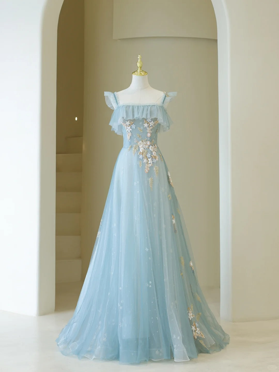 Niedliches Ballkleid mit Spaghettiträgern, hellblauer Tüll, langes Abendkleid, beeindruckendes Outfit zum 19. Geburtstag, Abiballkleid AB865