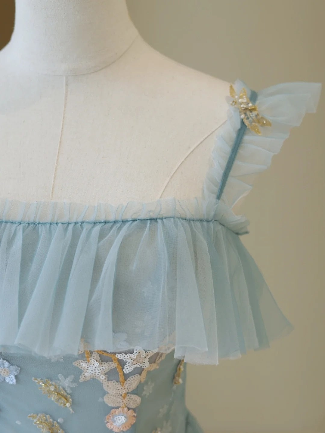 Niedliches Ballkleid mit Spaghettiträgern, hellblauer Tüll, langes Abendkleid, beeindruckendes Outfit zum 19. Geburtstag, Abiballkleid AB865
