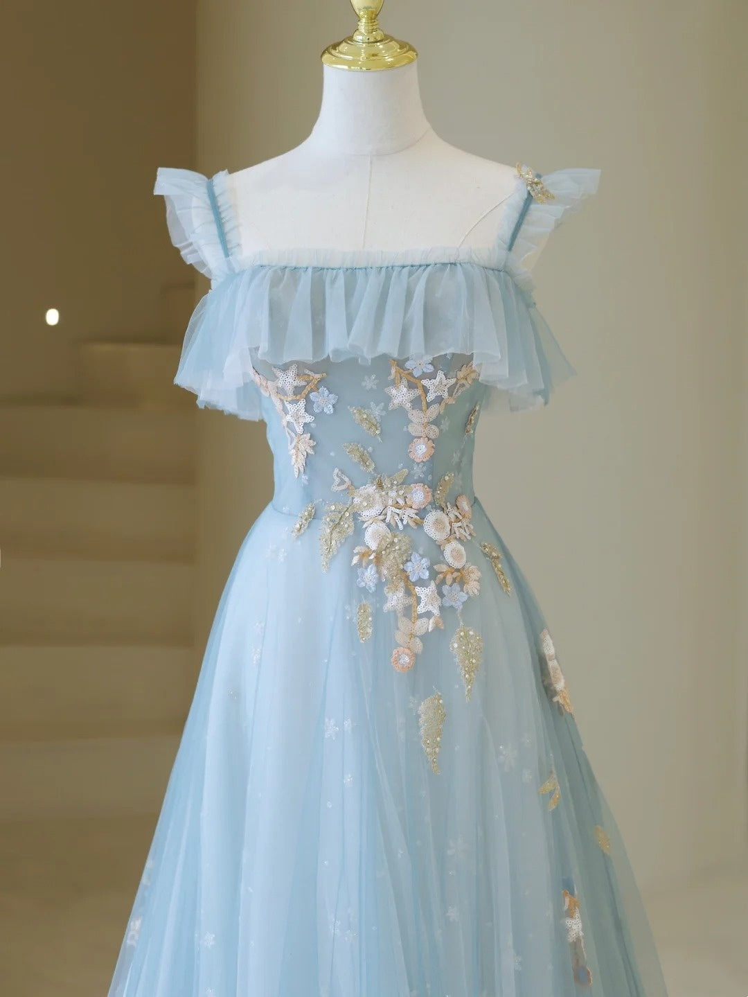 Niedliches Ballkleid mit Spaghettiträgern, hellblauer Tüll, langes Abendkleid, beeindruckendes Outfit zum 19. Geburtstag, Abiballkleid AB865