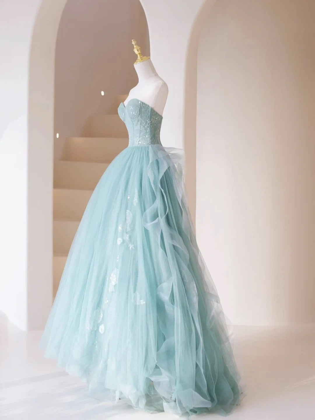 Robe de bal bustier bleu ciel clair en tulle, longue et ravissante, idéale pour un 19e anniversaire. Robe de bal N203