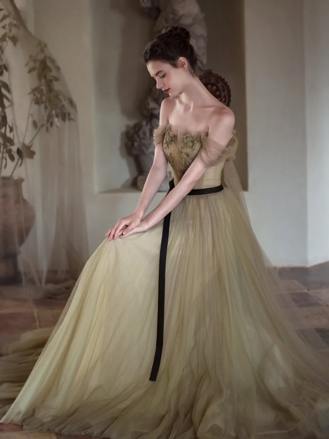 Bezauberndes, schulterfreies, olivgrünes Tüll-Abendkleid – das perfekte Outfit für den 18. Geburtstag (Modell A858).