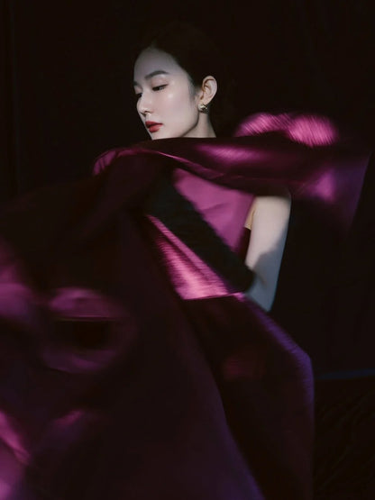 Robe de bal longue fuchsia en satin, bustier et fente, coupe trapèze, pour un 18e anniversaire inoubliable. Modèle N302.