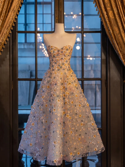 Robe de bal ravissante en tulle fleuri, décolleté cœur, longueur thé, inspiration tenue de soirée N303