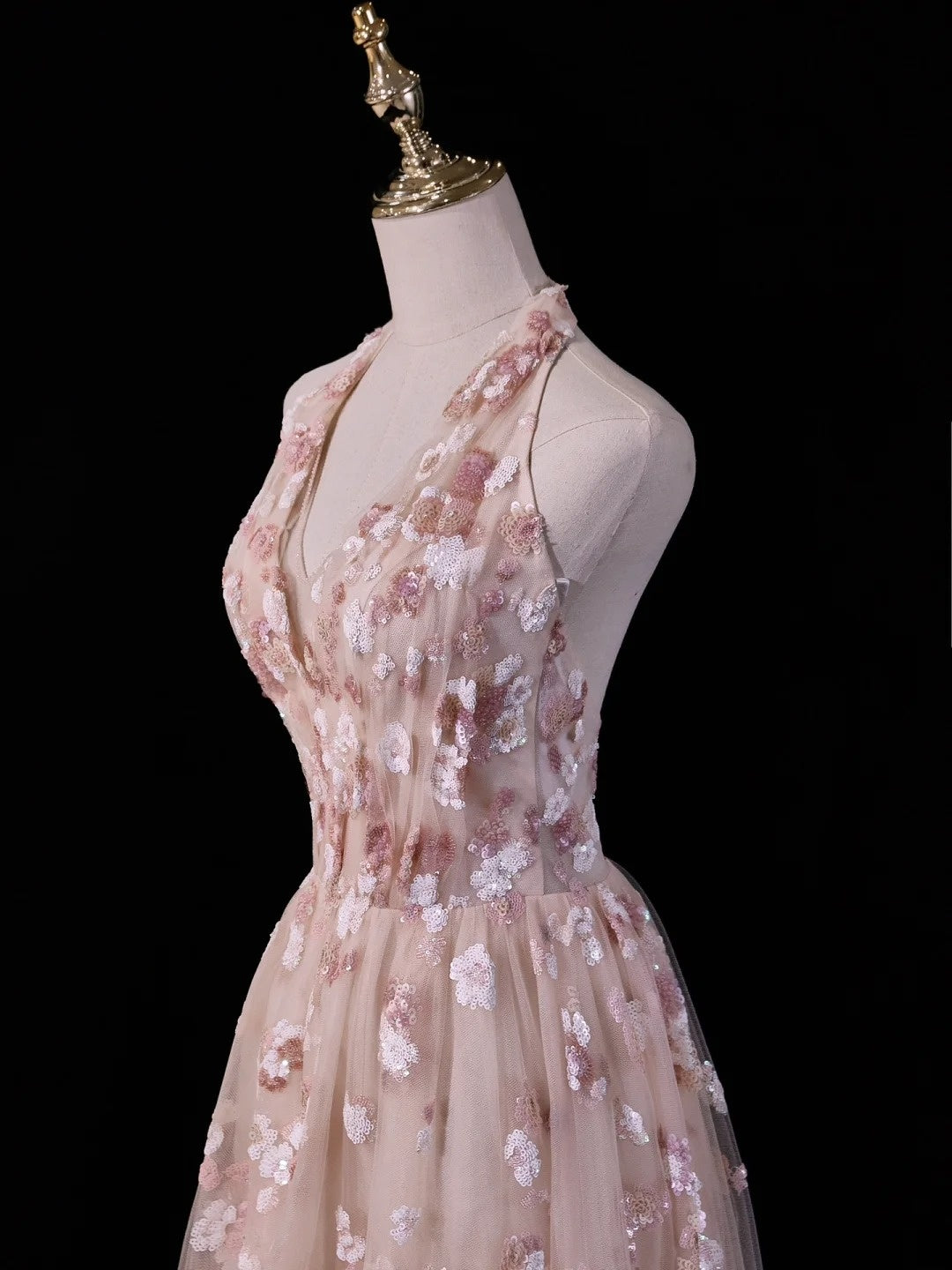 Robe de bal rose poudré en dentelle, coupe trapèze, dos nu, idéale pour les 18 ans et les fêtes (N211)