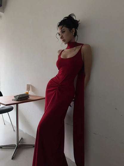 Einzigartiges, langes Meerjungfrauen-Abendkleid in leuchtendem Rot mit Spaghettiträgern und Schal – Inspiration für formelle Abendkleider (Modell N463)