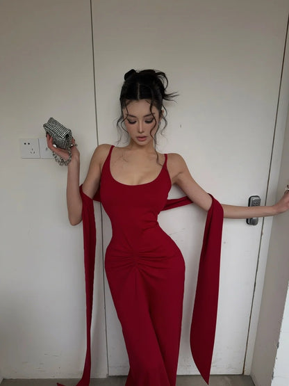 Einzigartiges, langes Meerjungfrauen-Abendkleid in leuchtendem Rot mit Spaghettiträgern und Schal – Inspiration für formelle Abendkleider (Modell N463)