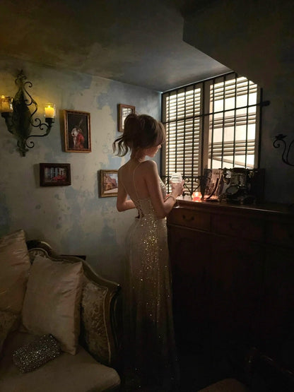 Robe de bal longue sirène à fines bretelles et sequins champagne, idéale pour un anniversaire ou une soirée formelle (N476)