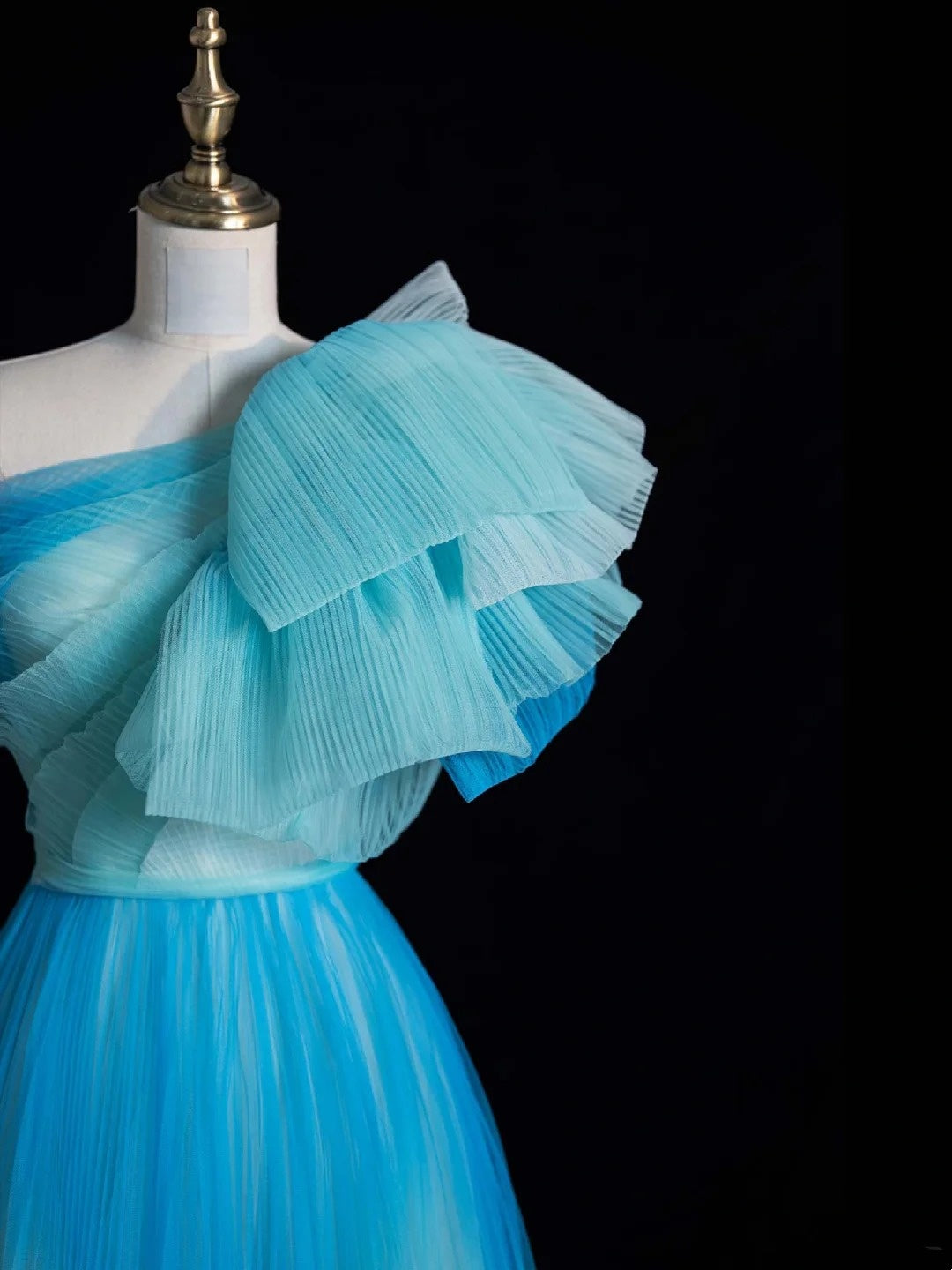 Robe de bal longue plissée en tulle bleu, élégante, coupe trapèze, une épaule dénudée, N562