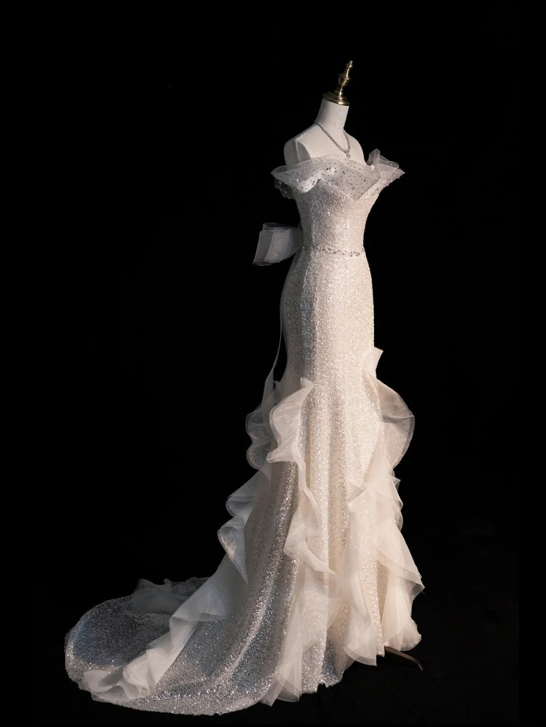 Robe de mariée civile sirène blanche à épaules dénudées et manches courtes, ornée de sequins, coupe ajustée N570