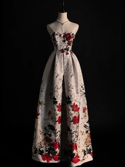 Robe de bal longue en satin, coupe trapèze, décolleté cœur, ornée d'appliqués floraux, référence N577