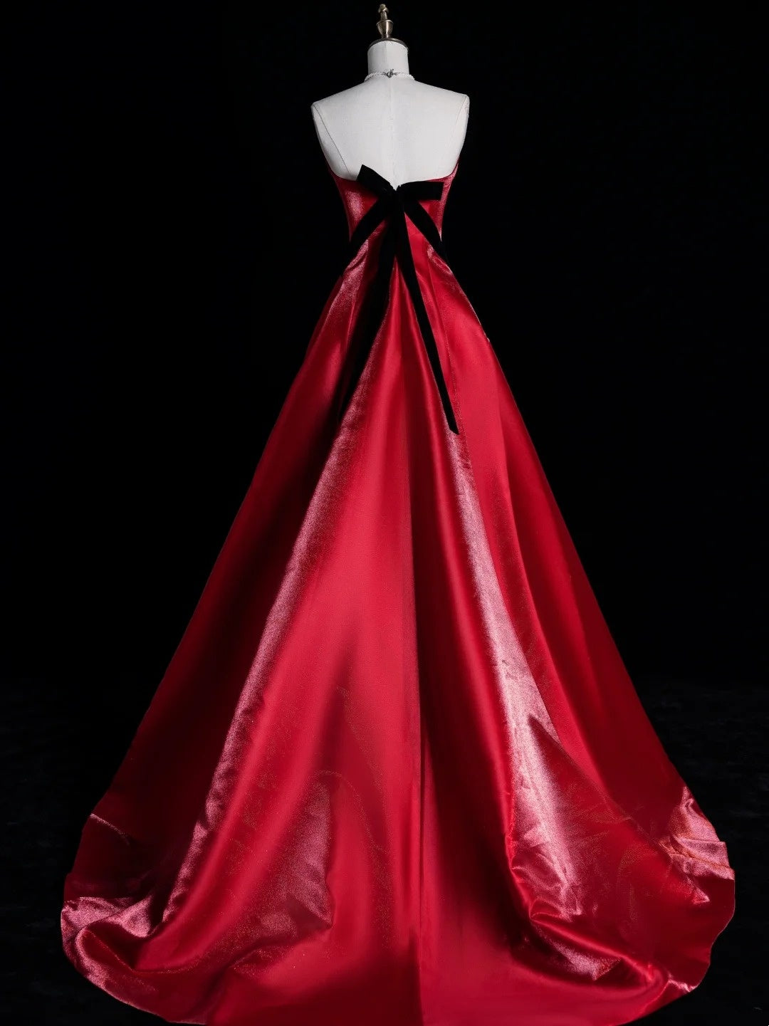 Robe de bal longue N578, coupe trapèze, décolleté cœur, haut en velours noir, jupe rouge
