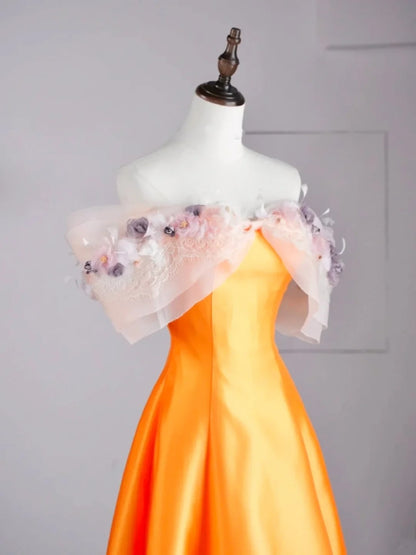 Robe de bal longue orange en satin, coupe trapèze, épaules dénudées, ornée d'appliqués, N579