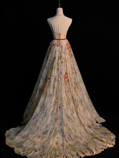Robe de bal longue en tulle fleuri, coupe trapèze, décolleté cœur, modèle N580
