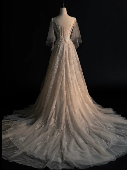 Robe de mariée civile, coupe trapèze, bretelles spaghetti, imprimé floral blanc, corsage orné de perles, modèle N584