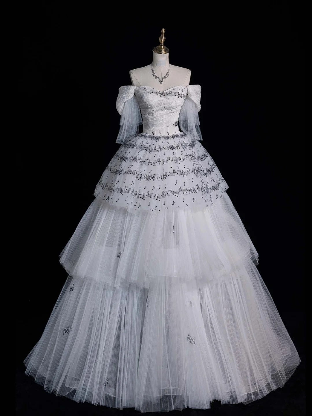 Robe de mariée civile, robe de bal, épaules dénudées, tulle blanc à volants, manches courtes, coupe ajustée, modèle N609