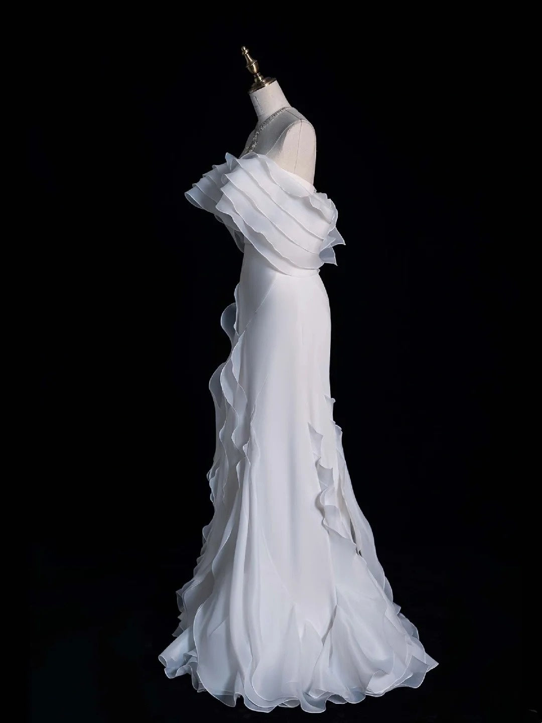 Robe de mariée sirène blanche en mousseline, épaules dénudées, corsage à volants, manches courtes, coupe ajustée, modèle N608