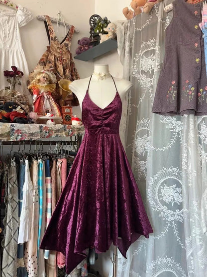 Robe de bal rétro chic en velours couleur raisin, coupe trapèze, dos nu, style années 50, référence N842