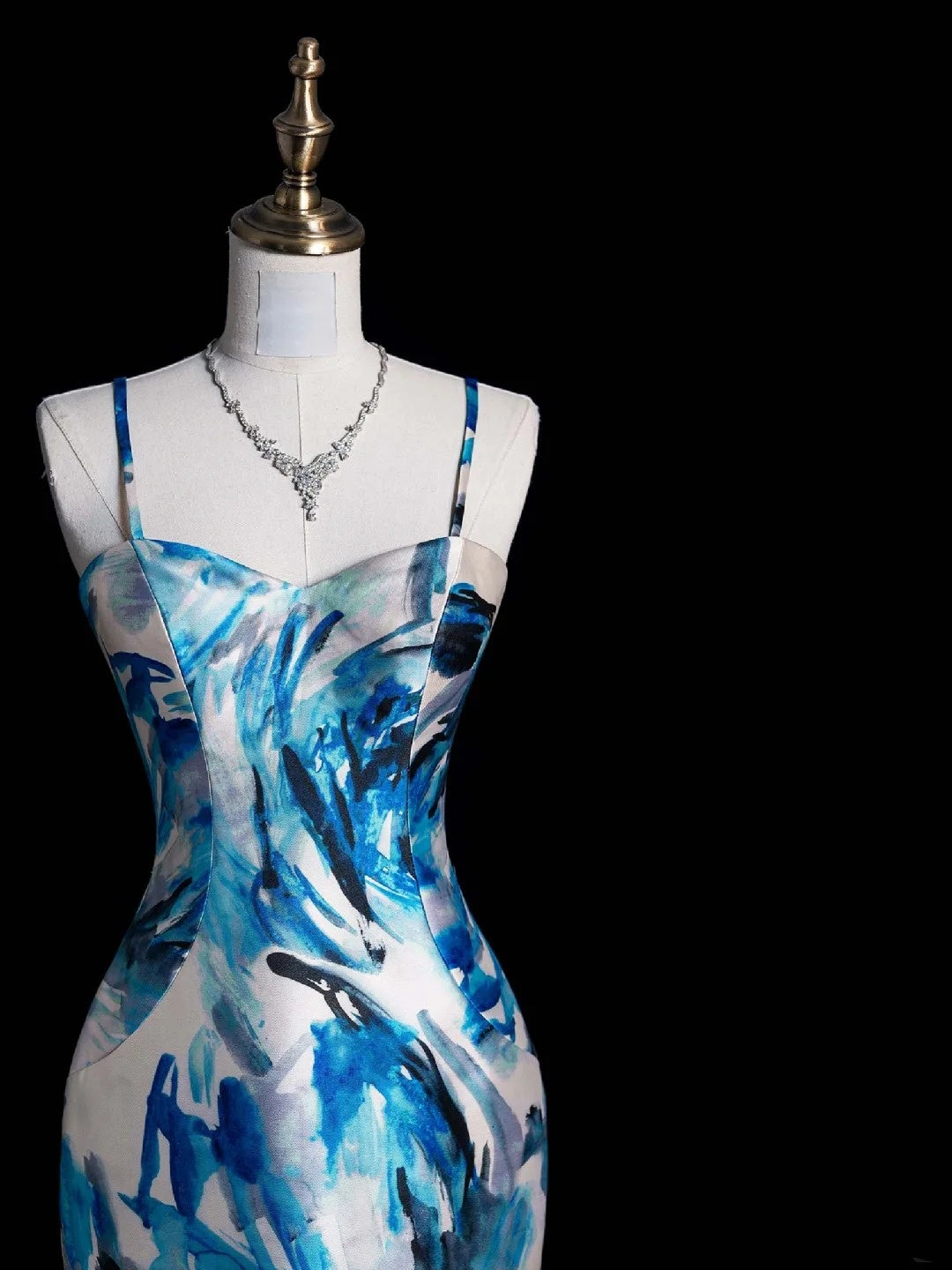 Robe de bal sirène rétro chic à bretelles spaghetti et imprimé floral en satin bleu, style années 50, référence N853